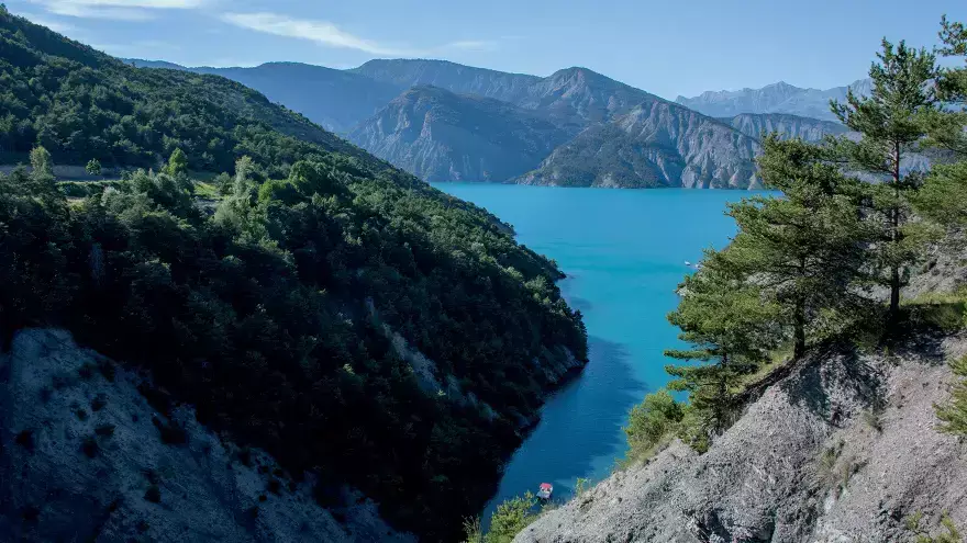 Lac de Serre-Ponçon Hautes-Alpes