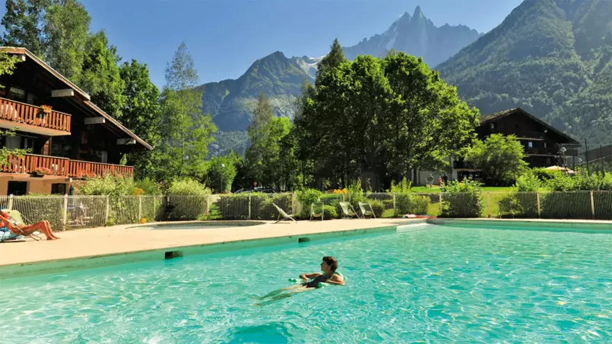 Détente à la piscine de VTF Les Econtres