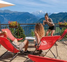 Terrasse avec vue au VTF Doucy Les Carlines